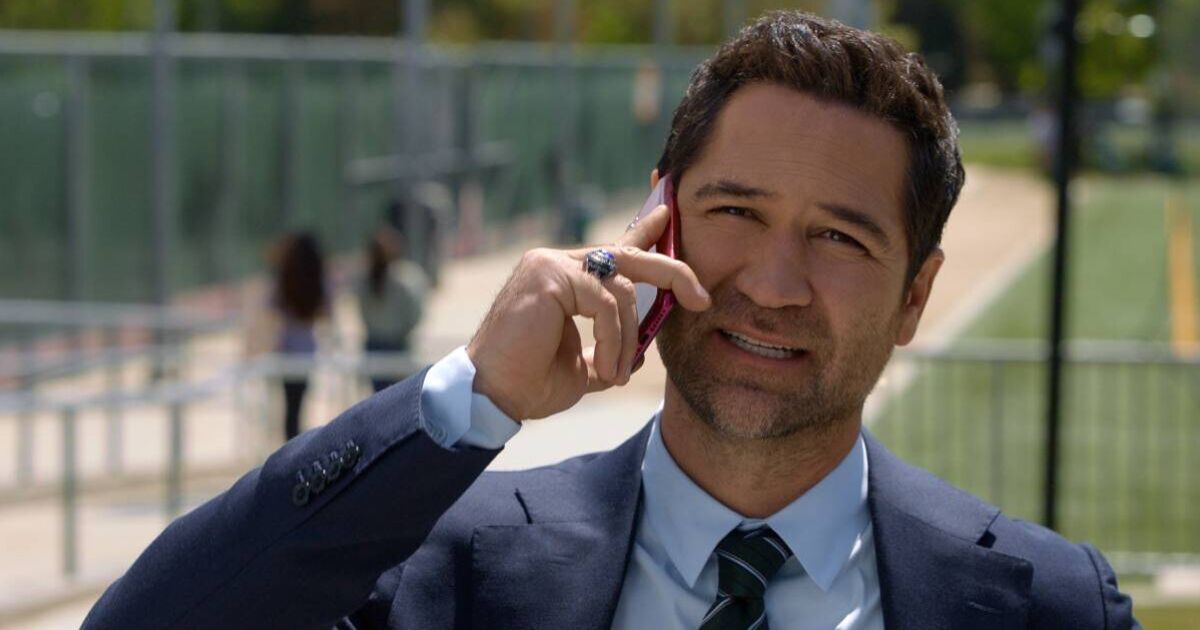 Sezonul patru din „The Lincoln Lawyer”, marcat de un omagiu emoționant Sezonul patru al serialului „The Lincoln Lawyer” a debutat pe Netflix, însă atenția fanilor a fost rapid distrasă de un detaliu neașteptat