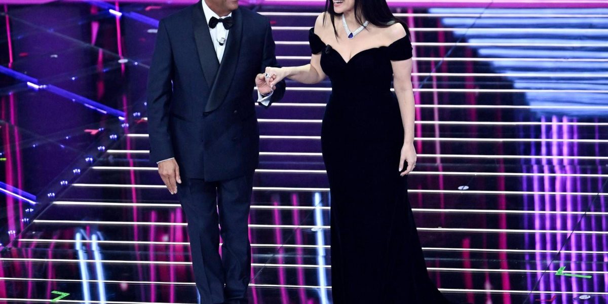 Laura Pausini e la 'Z' moscia a Sanremo, lo sfottò di Can Yaman