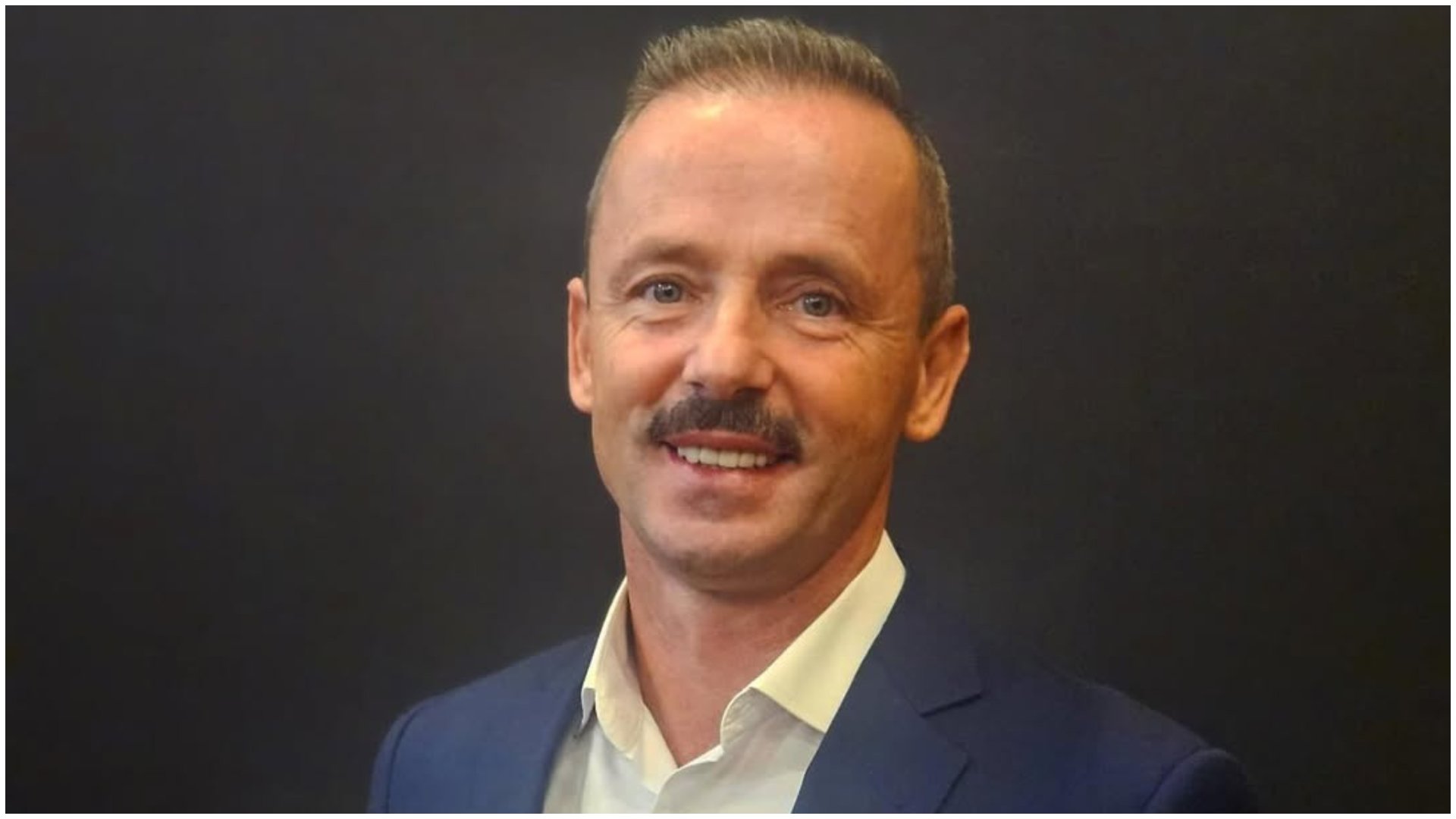 Marius Urzică: Campionul olimpic face dezvăluiri emoționante despre familia sa Marius Urzică, cunoscut ca fiind unul dintre cei mai emblematici gimnasti români și câștigător al unei medalii de aur la Jocurile Olimpice, își deschide inima și vorbește despre viața sa de familie, de când s-a alăturat show-ului „Power Couple” de la Antena 1