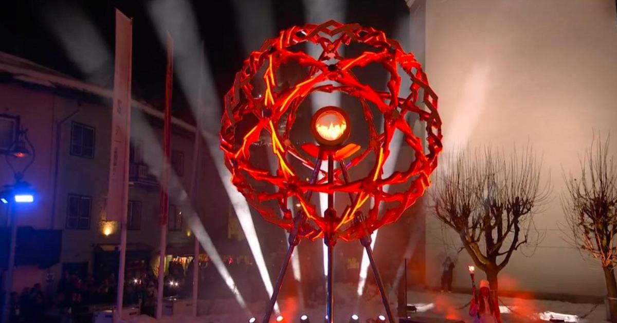 Focul olimpic străbate Milano și Cortina: o premieră istorică Pentru prima dată în istoria Jocurilor Olimpice de Iarnă, flacăra olimpică a străbătut simultan două orașe