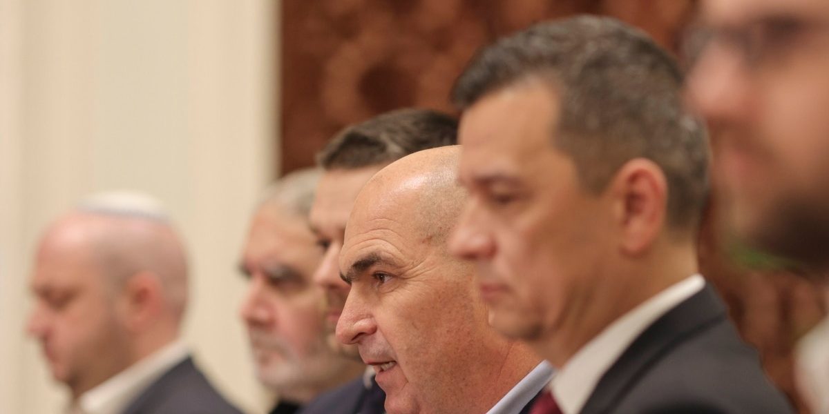 Condițiile PSD și UDMR pentru reforma administrației, aprobate în coaliție. Bolojan vrea adoptarea sa prin OUG în această săptămână