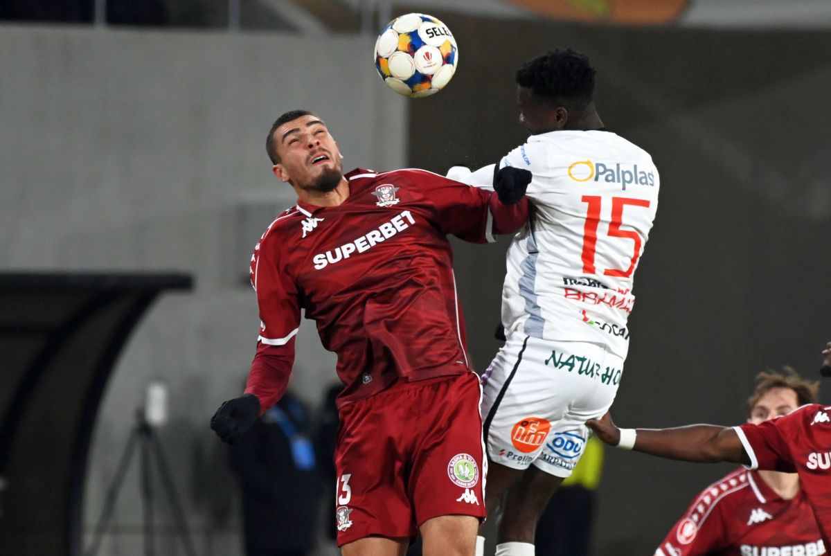 Rapid domină Hermannstadt și urcă în fruntea Superligii Rapid București a obținut o victorie clară în fața celor de la Hermannstadt, impunându-se cu un categoric 3-0