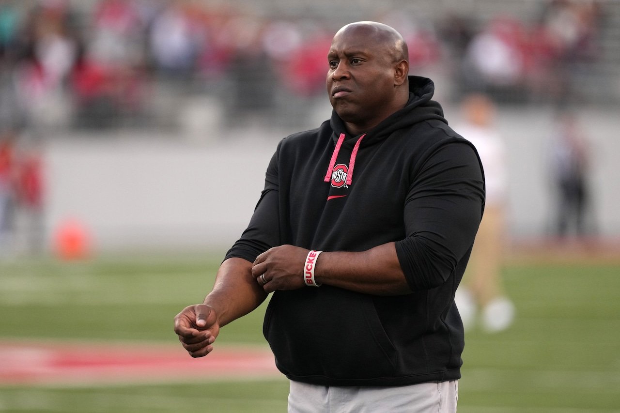 Ohio State transformă corsetul competiției în avantajul rezervei de running backs Carlos Locklyn, antrenorul running backs de la Ohio State, a reușit să transforme complet situația din cadrul echipei, în doar doi ani