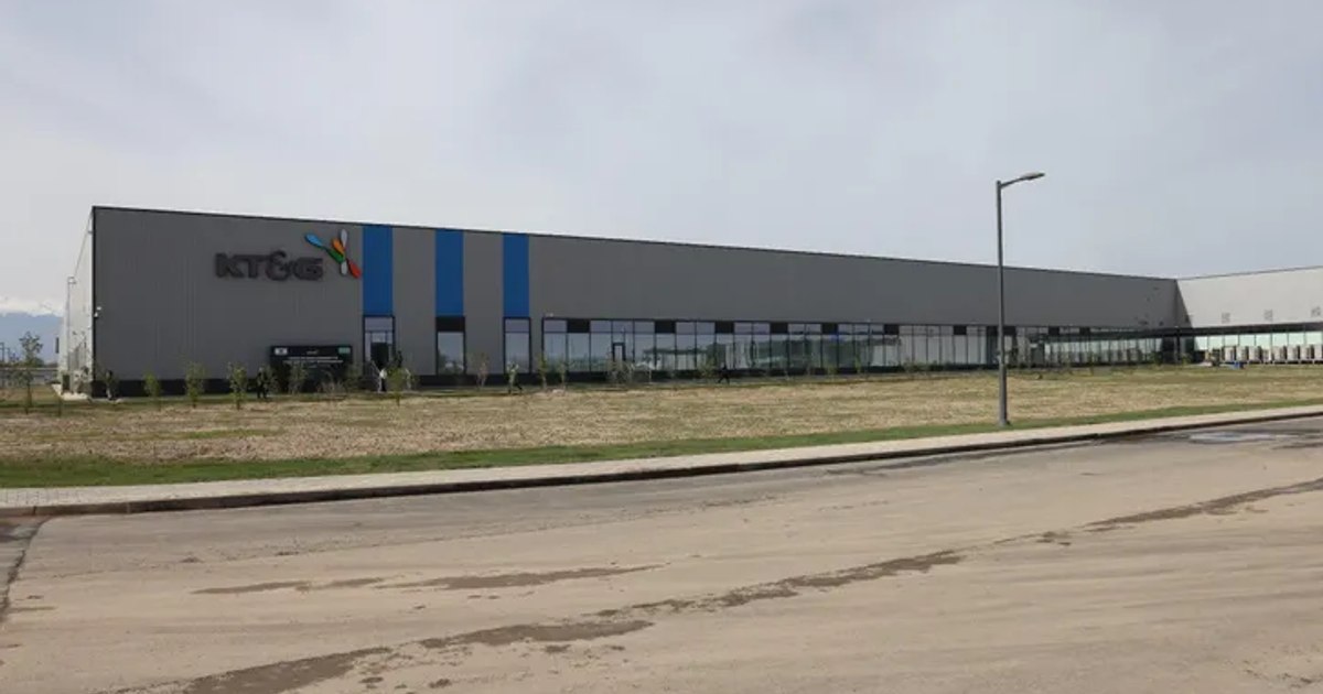 KT&G renunță la România pentru o investiție în Kazahstan Gigantul sud-coreean KT&G, lider al pieței de tutun din Coreea de Sud și al cincilea producător mondial, a decis să investească într-o fabrică de dimensiuni reduse în Kazahstan, după ce a evaluat posibilitatea construirii unei giga-fabrici în România