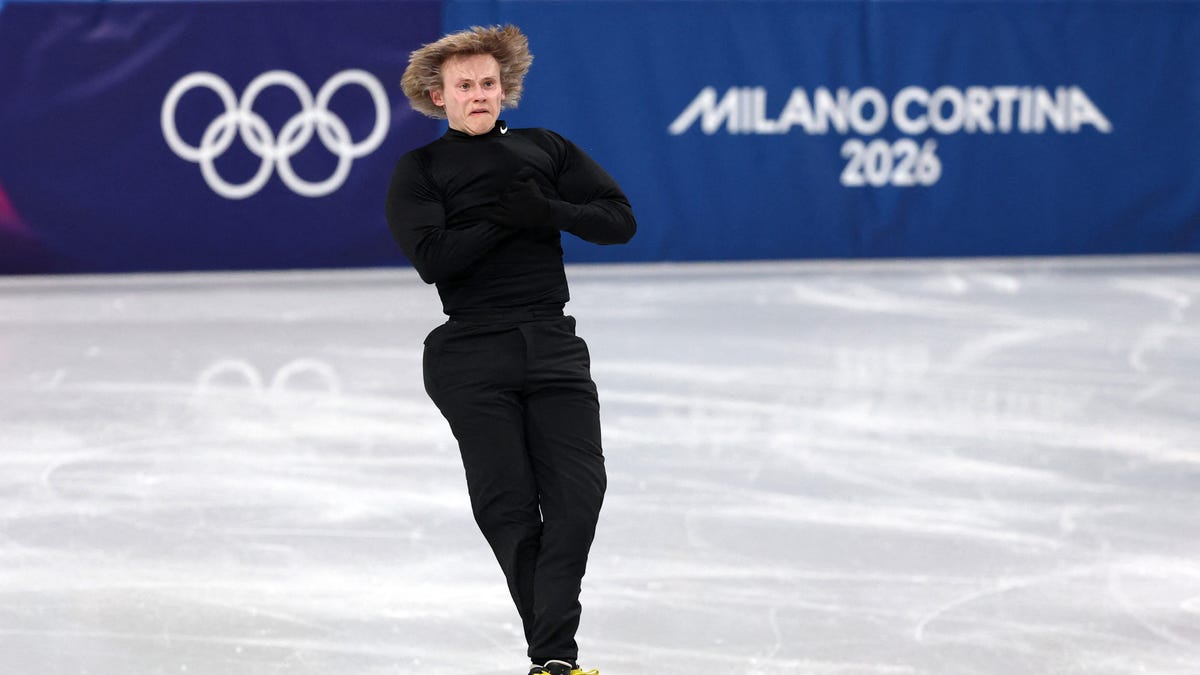 Ilia Malinin, starul patinajului artistic, visează la aurul olimpic Ilia Malinin, supranumit „Quad God”, și-a făcut debutul la Jocurile Olimpice de Iarnă de la Milano, aducând entuziasm și așteptări mari din partea fanilor americani