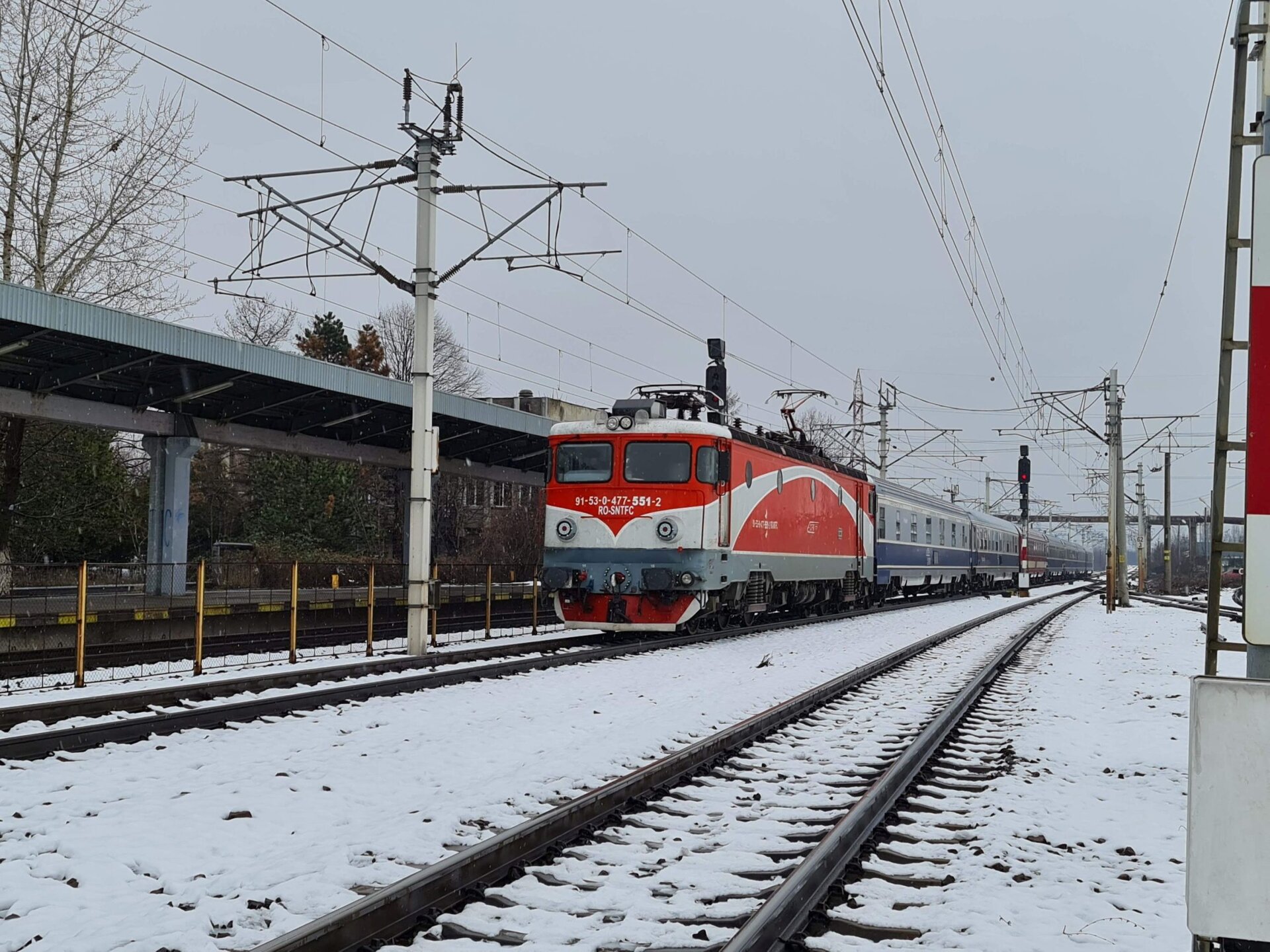 CFR Călători anulează trenuri din cauza vremii severe CFR Călători a anunțat astăzi, 18 februarie 2026, anularea mai multor trenuri ca urmare a condițiilor meteorologice nefavorabile