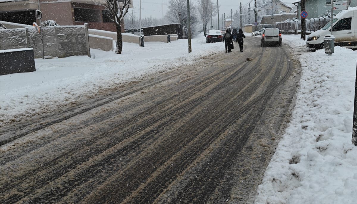 Zăpada neagră acoperă Bucureștiul