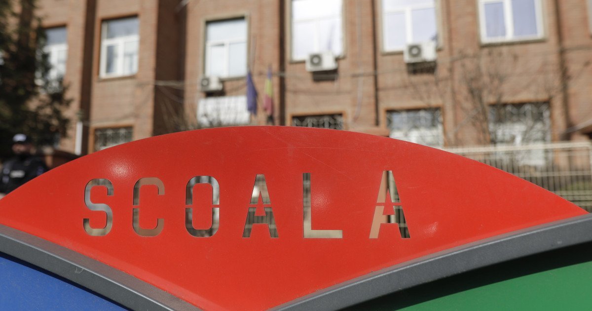 Șapte școli din Brăila suspendă cursurile din cauza vremii severe Inspectoratul pentru Situaţii de Urgenţă Brăila a anunțat, marți, suspendarea cursurilor cu prezență fizică pentru ziua de miercuri în șapte unități de învățământ din județ, ca urmare a avertizării meteorologice de cod portocaliu