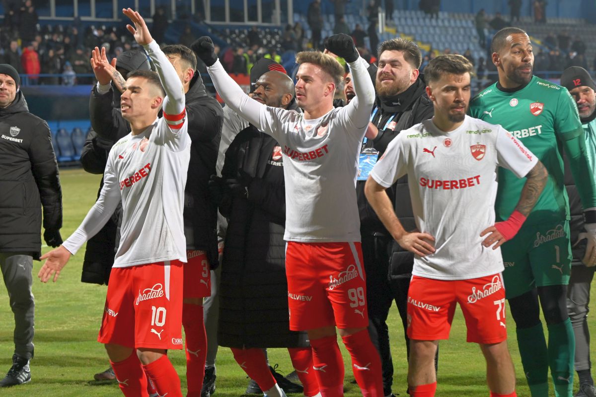 Dinamo își continuă călătoria spre victorie: 3-2 cu Farul Constanța Dinamo București a obținut o victorie dramatică în fața celor de la Farul Constanța, câștigând meciul cu 3-2, în cadrul unei confruntări electrizante de pe terenul ganguilor