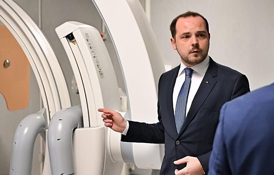 Ministrul Sănătății anunță control național după scandalul medicului care opera privat în timpul programului.