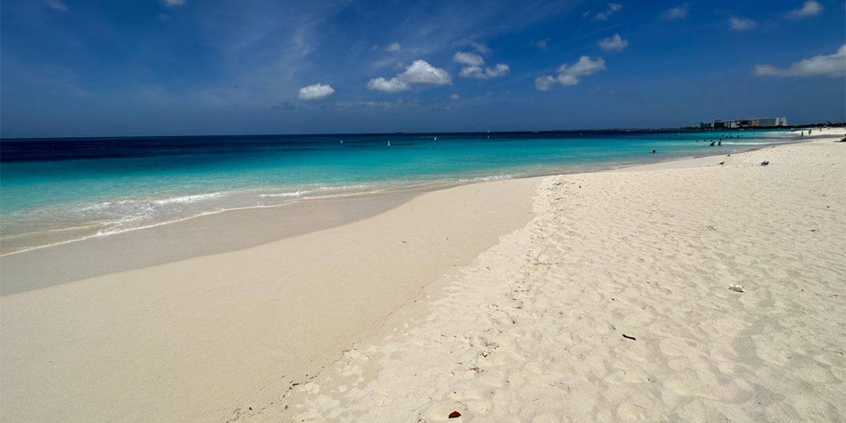 aruba-eagle-beach-sand.jpg - NewsFactor