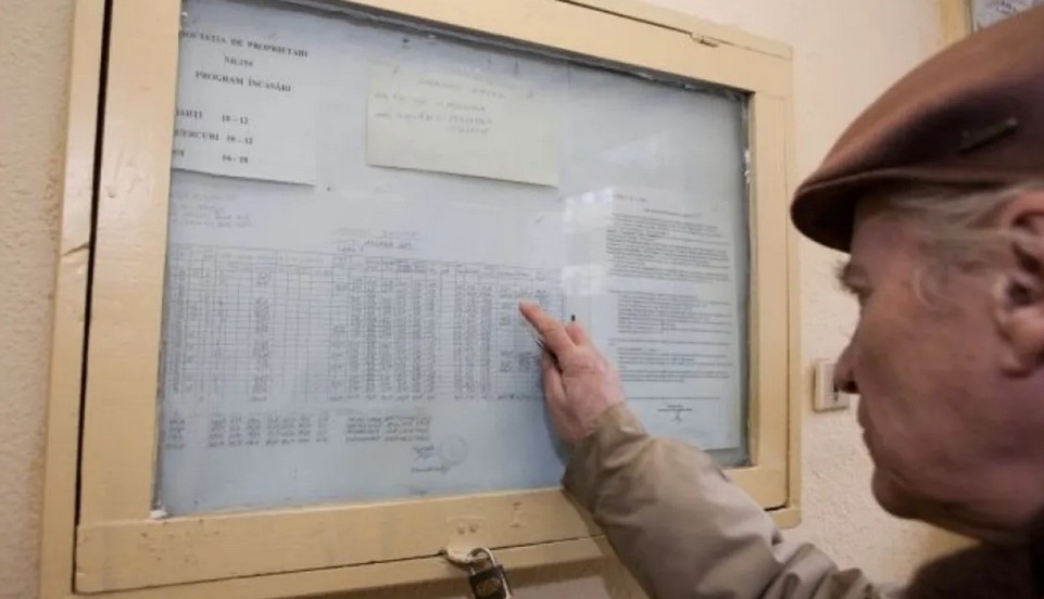 avizier-datorii-bloc.jpg - NewsFactor