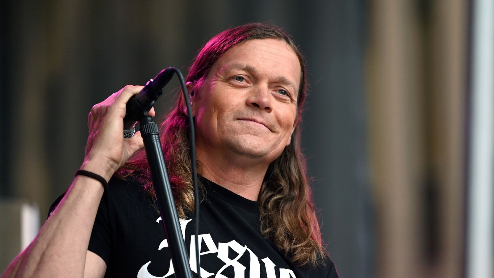 Brad Arnold, vocea emblematică a trupei 3 Doors Down, a decedat la 47 de ani Brad Arnold, solistul principal al trupei 3 Doors Down, a murit la vârsta de 47 de ani