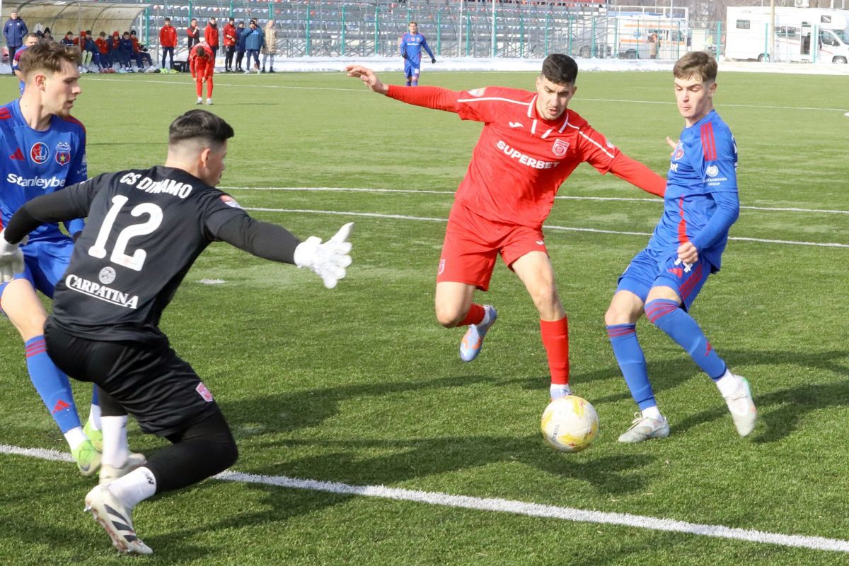 Steaua și Dinamo, egalitate în amicalul din Ghencea: 2-2 în fața suporterilor Steaua București și CS Dinamo au terminat la egalitate, scor 2-2, partida de pregătire disputată miercuri, 4 februarie, pe stadionul din Ghencea