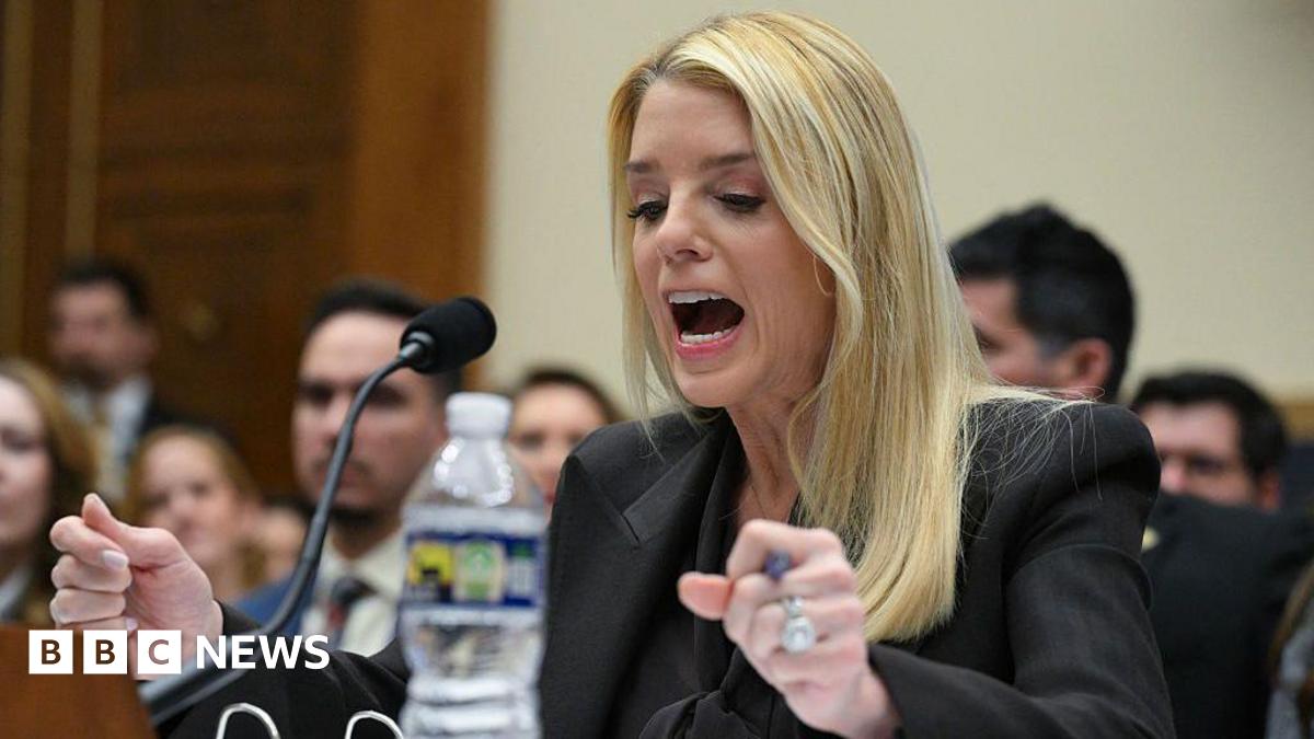 Stansbury: „Ne asigurăm că persoanele sunt trase la răspundere” Democrata Melanie Stansbury din New Mexico a afirmat recent că Congresul american își va intensifica eforturile de a asigura responsabilitatea în cazul scandalului Epstein