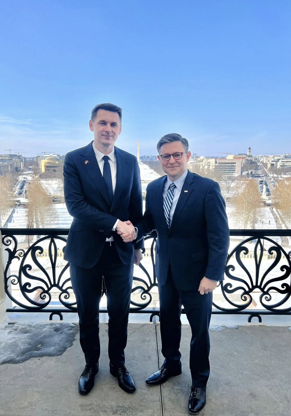 Președintele Senatului, Mircea Abrudean, a avut o întâlnire de marcă la Washington cu Mike Johnson, președintele Camerei Reprezentanților a SUA
