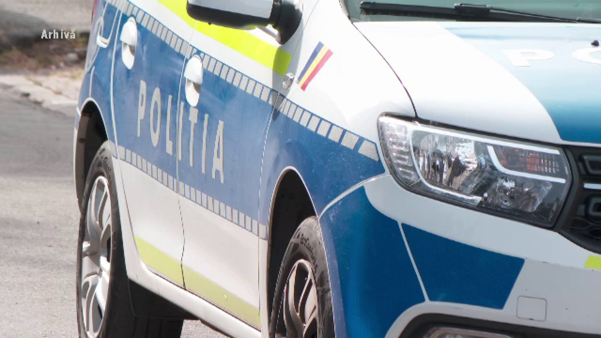 Un bărbat de 43 de ani din Sibiu a fost reținut de poliția hunedoreană pentru distrugerea geamurilor de la sediul filialei județene PNL Hunedoara