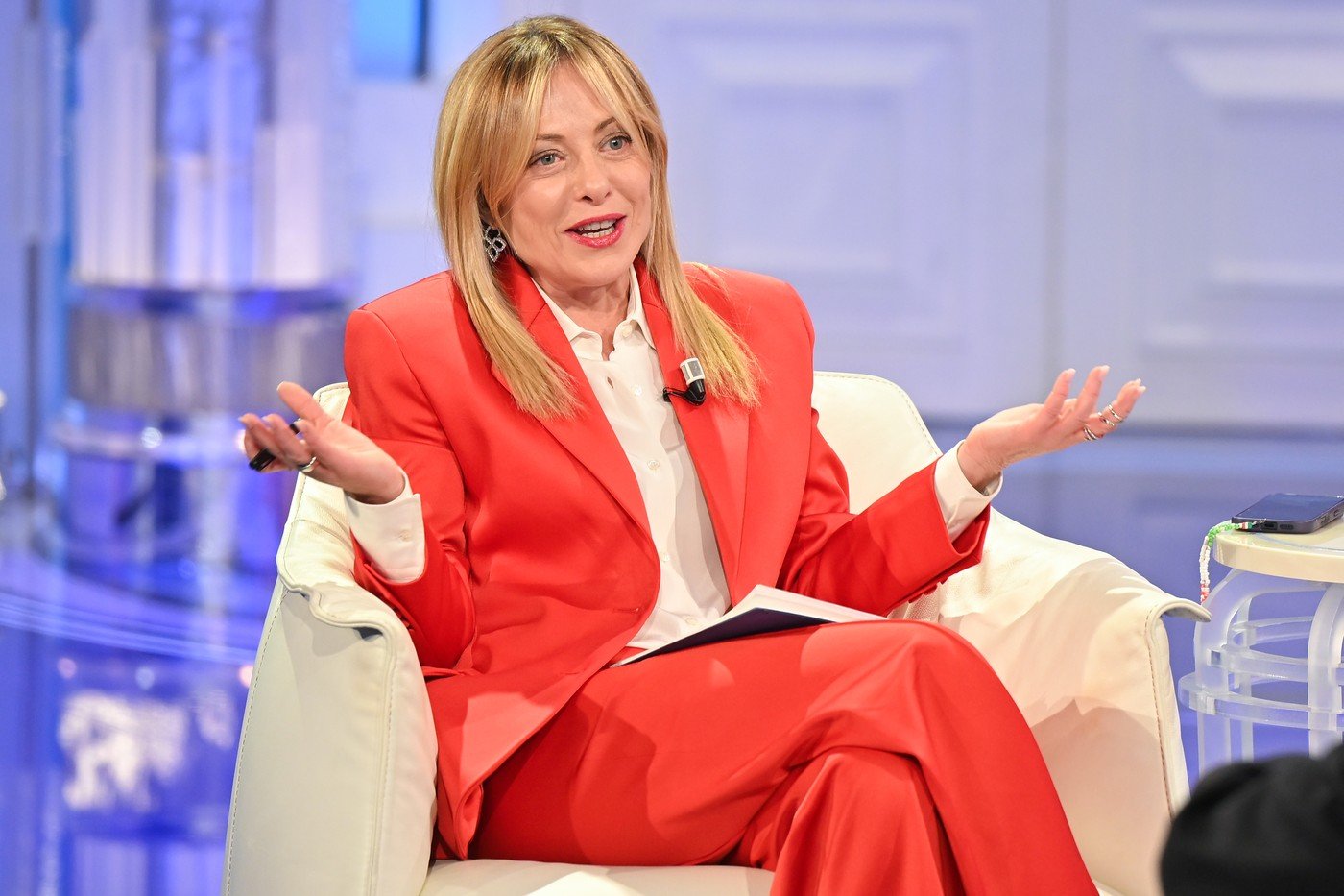 Giorgia Meloni, acuzată că manipulează alegerile