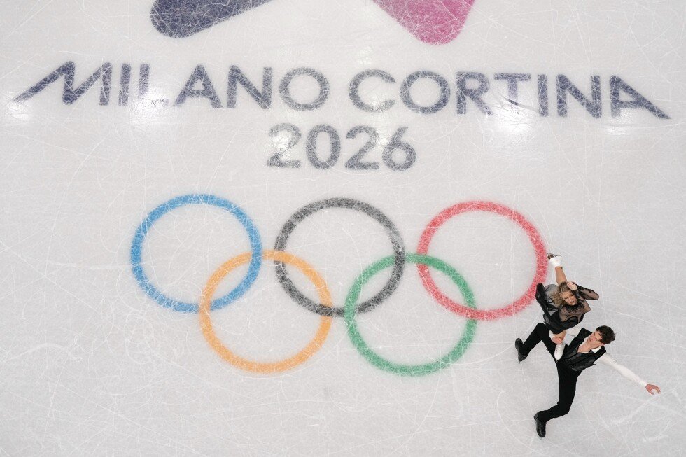 Vadym Kolesnik își îmbrățișează familia la Olimpiada de la Milan, în mijlocul unui război devastator Milan, Italia – După patru ani petrecuți departe de familie și martor la distrugerea țării sale natale, Vadym Kolesnik, patinator artistic de origine ucraineană, s-a reuni cu rudelor la Olimpiada de la Milan