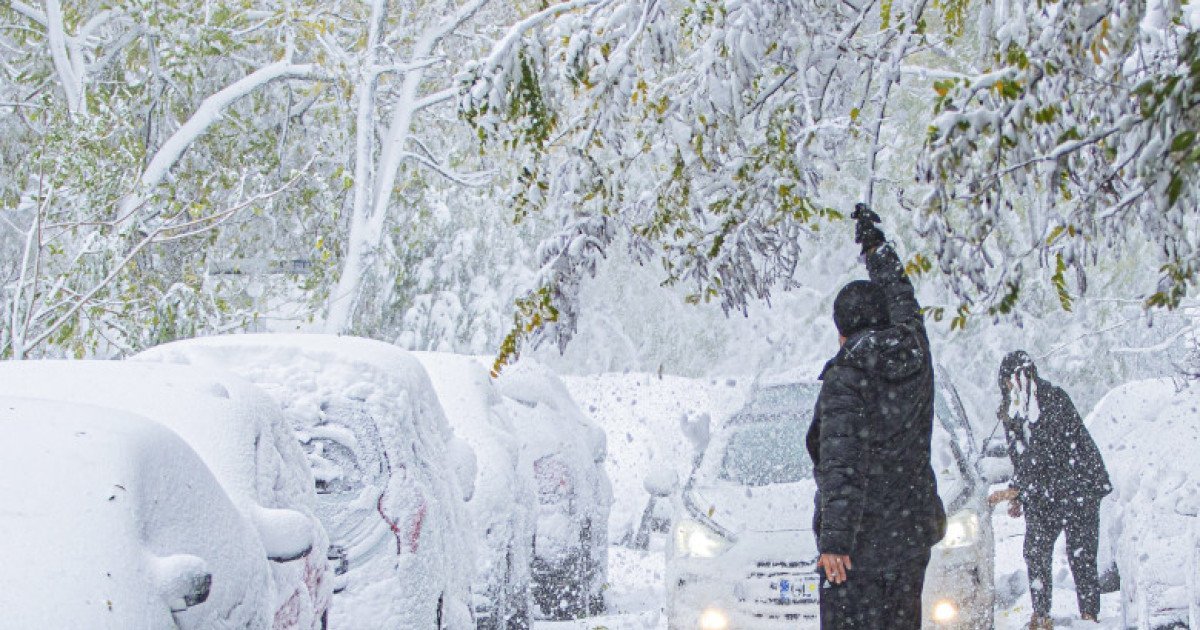 „ANM: Cod portocaliu de ninsori viscolite, zăpadă de până la 50 cm”