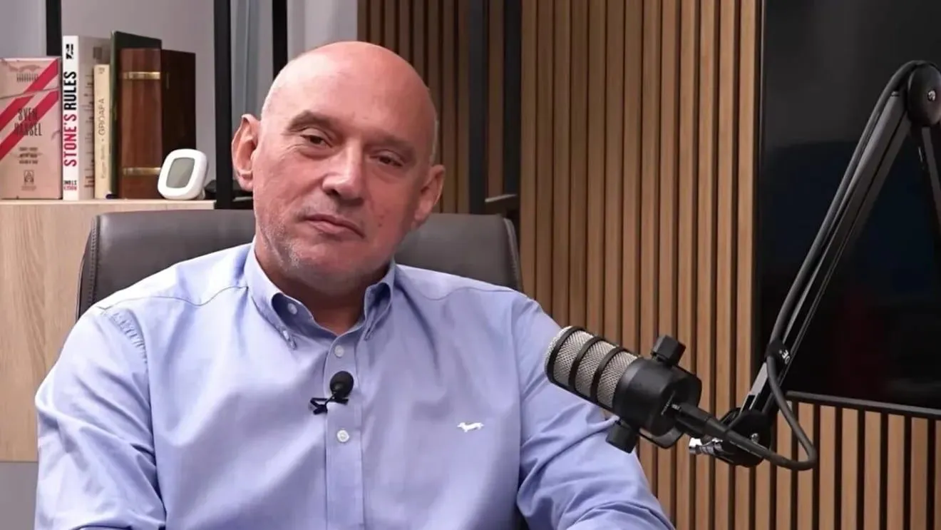 „Conflicte în soare: Femeia de etnie rromă amenință cu distrugerea casei”