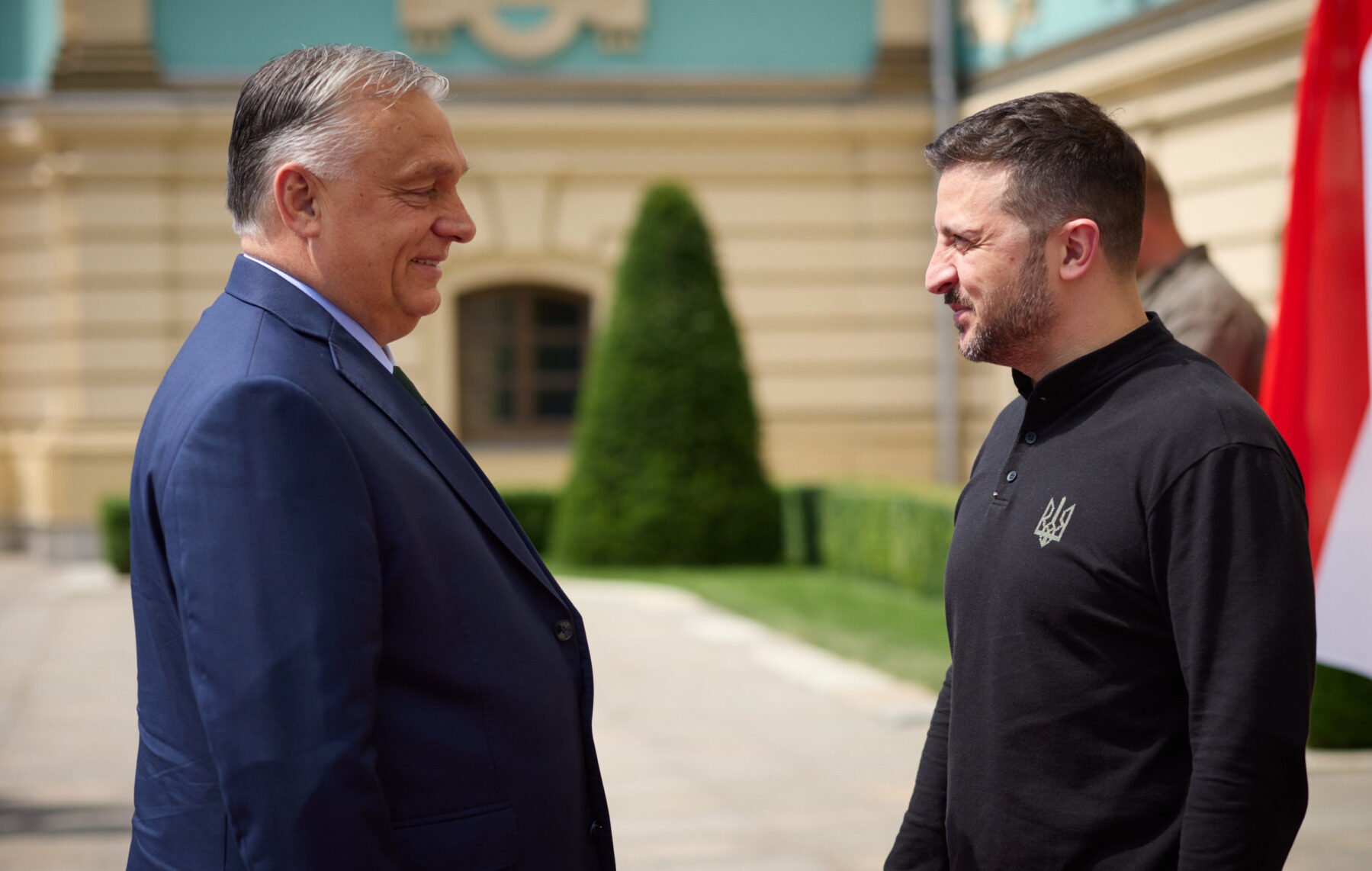 Zelenski amenință Ungaria cu o reacție vehementă dacă blochează fondurile pentru Ucraina Președintele ucrainean Volodimir Zelenski a lansat un avertisment dur la adresa premierului ungar Viktor Orbán, sugerând că va divulga adresa acestuia soldaților ucraineni dacă Ungaria va continua să blocheze un împrumut de 90 de miliarde de euro acordat Ucrainei din partea Uniunii Europene