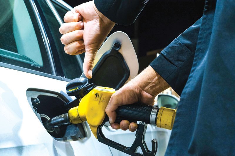 Prețurile carburanților explodează în Europa, pe fondul conflictului din Orientul Mijlociu Șoferii europeni se confruntă cu o creștere bruscă a prețurilor la pompă, pe fondul tensiunilor din Orientul Mijlociu