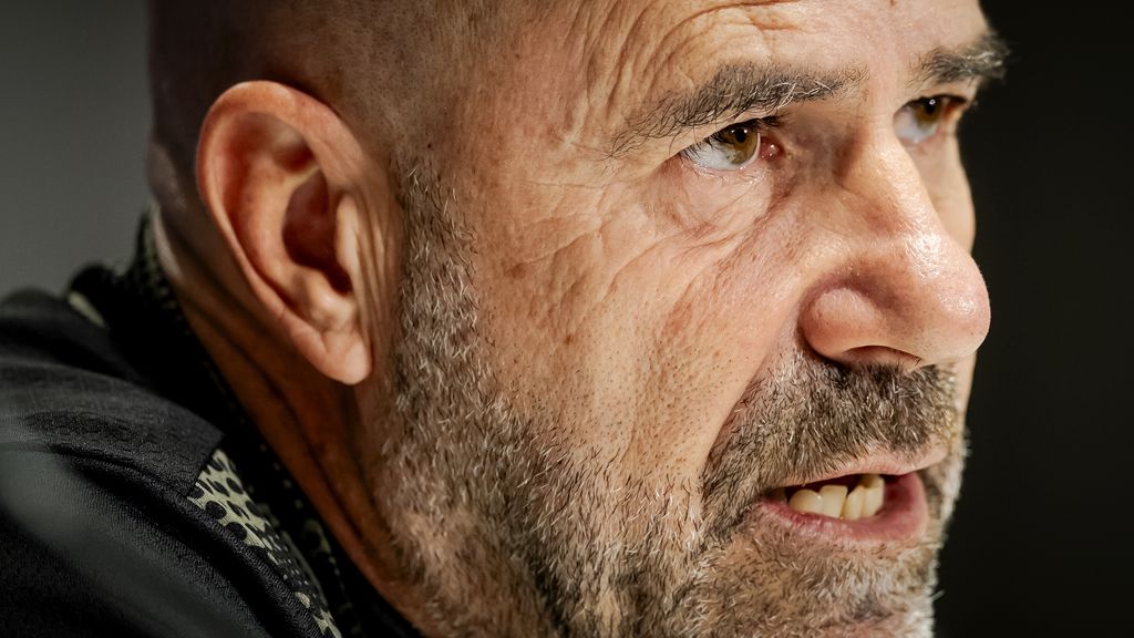 Bosz se luptă să mențină PSV Eindhoven concentrat, în pragul titlului Eindhoven, Olanda – PSV Eindhoven este pe cale să își adauge cel de-al 27-lea titlu de campioană a Olandei în palmares, însă antrenorul Peter Bosz trebuie să mențină concentrarea echipei în ultimele etape