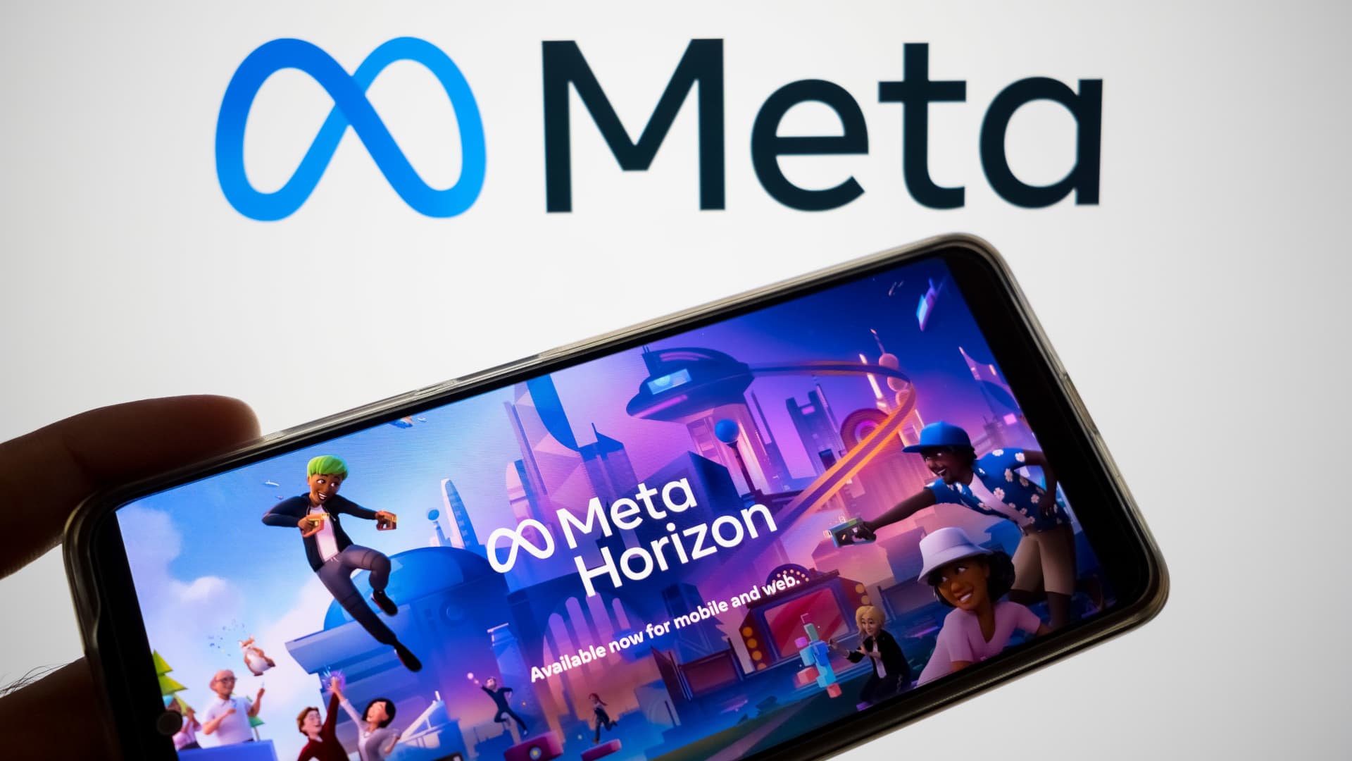 Meta închide horizon worlds: Gata cu visurile în metaverse?