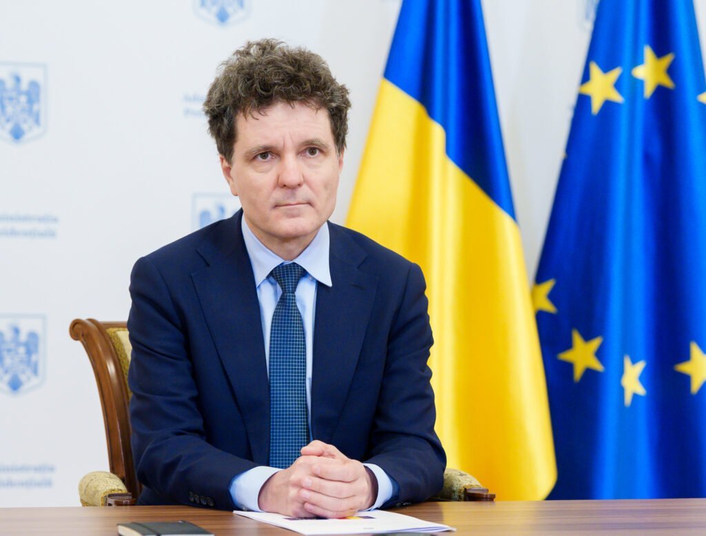 România analizează solicitarea SUA privind găzduirea de forțe și echipamente militare Parlamentul României a primit o solicitare clasificată ca fiind secretă din partea administrației SUA, referitoare la găzduirea de forțe și echipamente militare pe teritoriul românesc