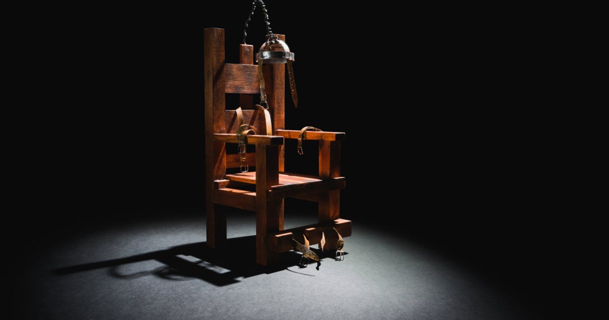 Guvernatoarea din Alabama salvează un condamnat de la execuție Kay Ivey, guvernatoarea statului american Alabama, a comutat pedeapsa cu moartea a lui Charles „Sonny” Burton, un bărbat condamnat în 1991 pentru un jaf soldat cu o crimă