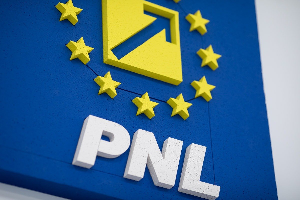 Ședința PNL de la Sibiu, amânată din cauza tensiunilor din coaliție Ședința Biroului Politic Național (BPN) al PNL, inițial programată pentru vineri și sâmbătă la Sibiu, a fost amânată pentru săptămâna viitoare