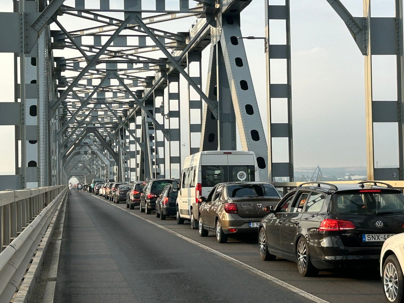 Podul Giurgiu-Ruse, liber de Paște: Circulația pe ambele sensuri În perioada sărbătorilor de Paște, între 10 și 13 aprilie, șoferii vor putea tranzita Podul Giurgiu – Ruse pe ambele sensuri, fără restricții de circulație