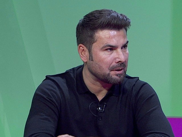 Mutu, atac dur la adresa academiilor de fotbal: ”95% nu plătesc taxe” Adrian Mutu, fost mare fotbalist și antrenor, a avut o intervenție acidă la Digi Sport Special, criticând dur modul în care funcționează majoritatea academiilor de fotbal din București