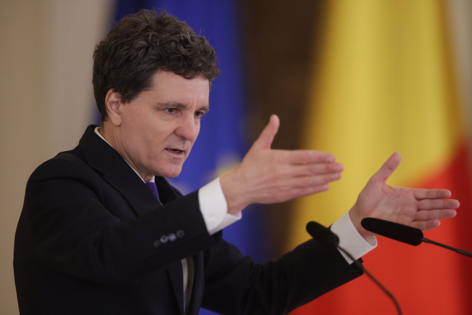 Nicușor Dan: Raționalizarea carburanților, exclusă „pe orizontul imediat” Președintele Nicușor Dan a abordat o serie de subiecte de actualitate într-o conferință de presă susținută joi seară