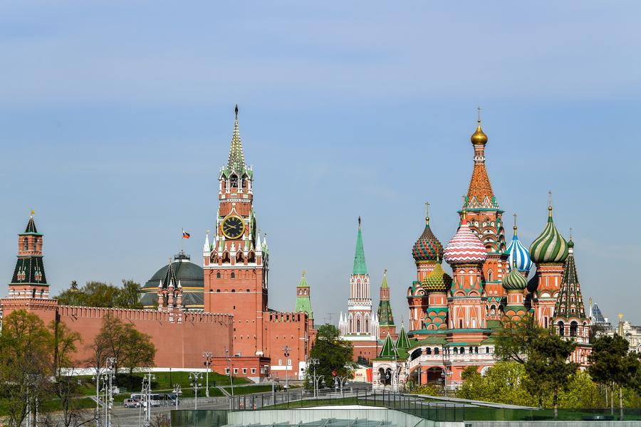 Moscova așteaptă reluarea negocierilor privind Ucraina, după ce SUA „va fi capabilă să acorde mai multă atenție” Moscova speră ca negocierile trilaterale dintre Rusia, Statele Unite ale Americii și Ucraina să fie reluate, odată ce SUA va putea acorda mai multă atenție acestei chestiuni, a declarat joi purtătorul de cuvânt al Kremlinului, Dmitri Peskov