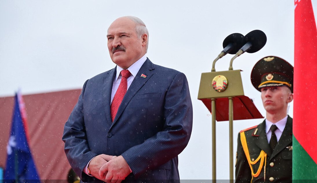 Lukașenko, pe cale să viziteze Statele Unite? O posibilă deschidere a relațiilor cu vestul Președintele belarus Aleksandr Lukașenko ar putea efectua o vizită în Statele Unite ale Americii, o potențială schimbare majoră pentru liderul autoritar care încearcă să iasă din izolarea impusă de Occident
