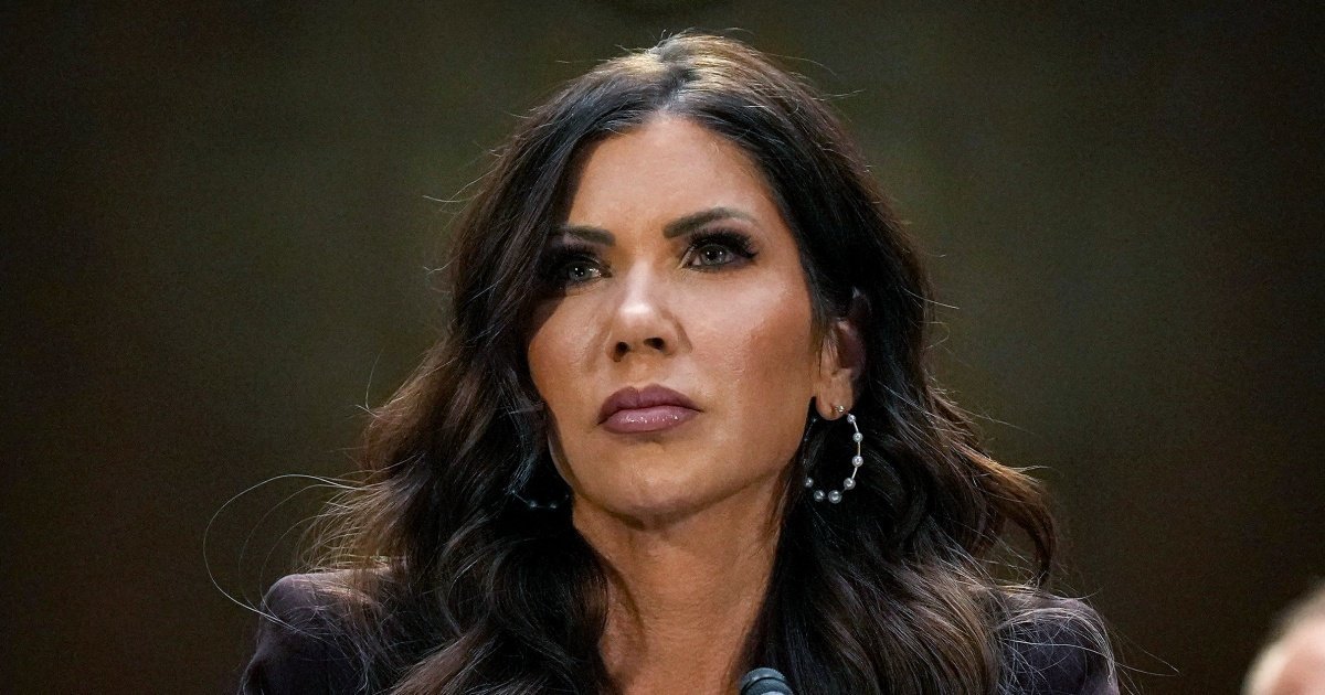 Trump vrea să o demită pe kristi noem de la conducerea securității interne?