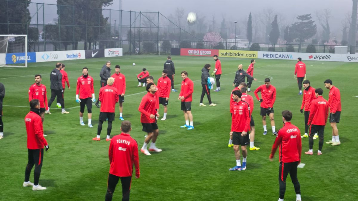 Istanbul, martie 2026 – Naționala Turciei, cu „vedetele” adunate, a efectuat primul antrenament în efectiv aproape complet, luni seară, la baza TFF Riva Facility din nordul Istanbulului
