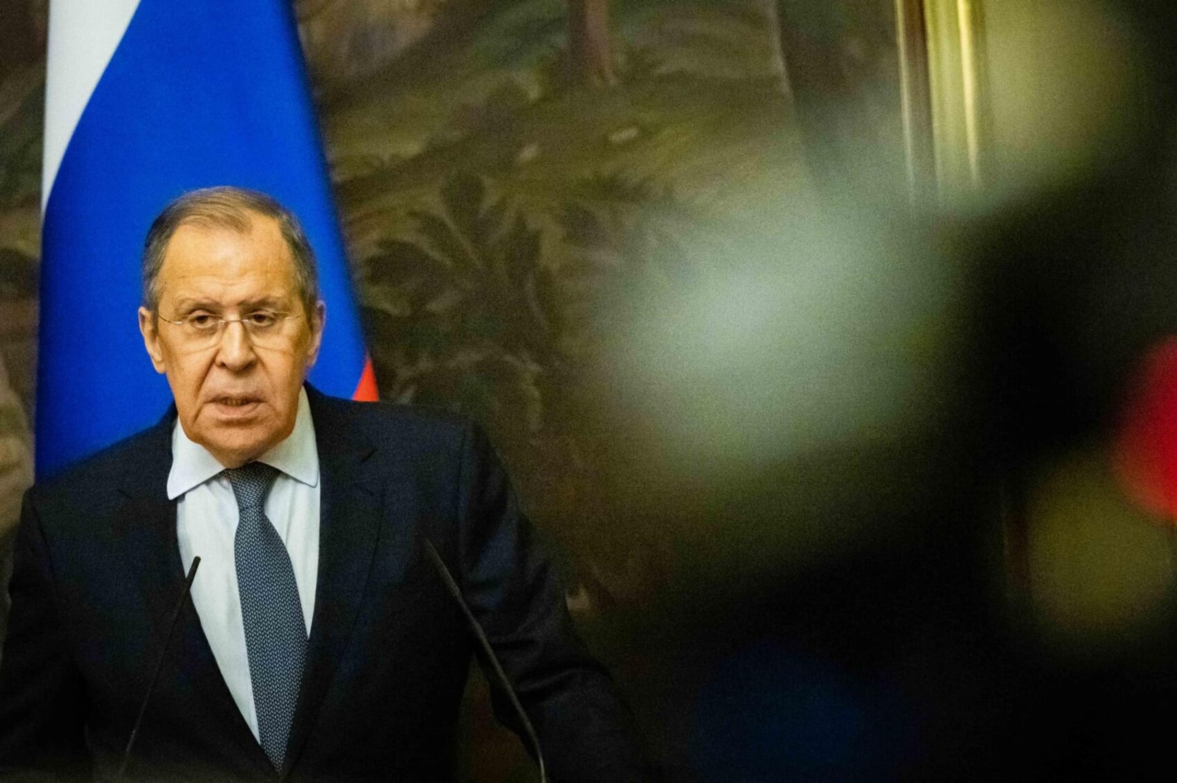 Lavrov acuză SUA de planuri ascunse în Iran și Venezuela Ministrul rus de Externe, Serghei Lavrov, a lansat acuzații grave la adresa Statelor Unite, afirmând că Washingtonul urmărește, prin posibile schimbări de regim în Iran și Venezuela, să controleze resursele mondiale de petrol și gaze naturale