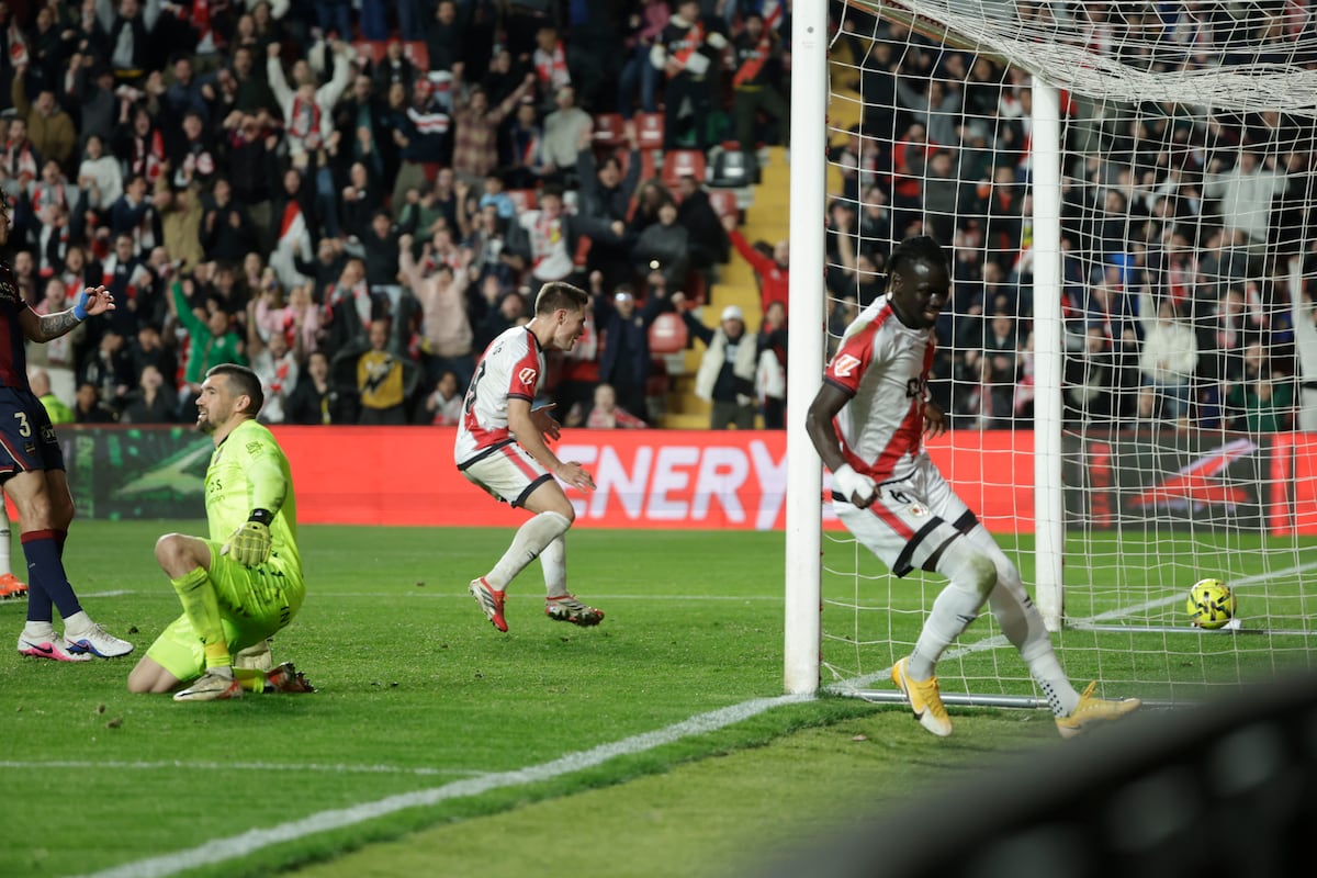 Levante scapă victoria cu Rayo Vallecano, într-un meci crucial pentru evitarea retrogradării Rayo Vallecano și Levante au remizat, scor 1-1, într-un meci dramatic disputat pe terenul celor de la Rayo