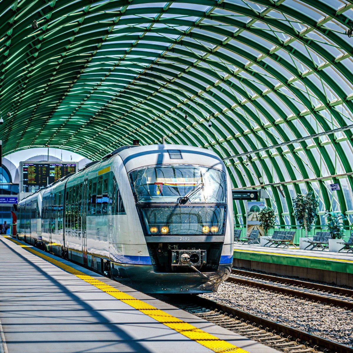 CFR Călători suspendă temporar vânzarea online de bilete pentru lucrări de mentenanță Compania Națională de Căi Ferate Române CFR Călători a anunțat o întrerupere temporară a funcționării aplicației de cumpărare online a biletelor, ca urmare a unor lucrări de înlocuire a echipamentelor