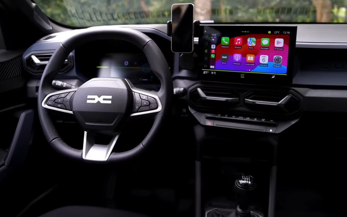 Dacia dezvăluie numele noului său crossover compact: Striker Mioveni, 5 martie 2026 – Dacia face un pas important în extinderea gamei sale, dezvăluind numele viitorului său crossover compact: Striker