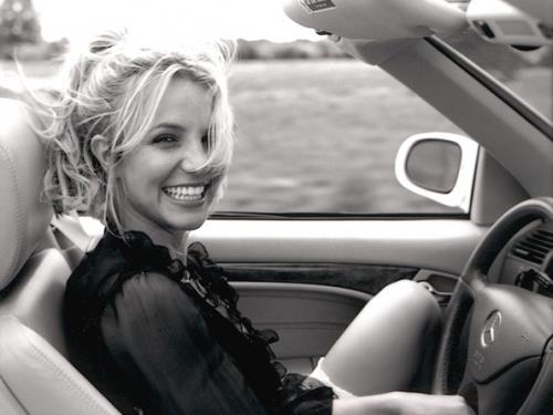Britney Spears, Arestată în California pentru Conducere Sub Influența Alcoolului Britney Spears, cunoscuta cântăreață americană, a fost arestată în California sub acuzația de conducere a automobilului sub influența alcoolului