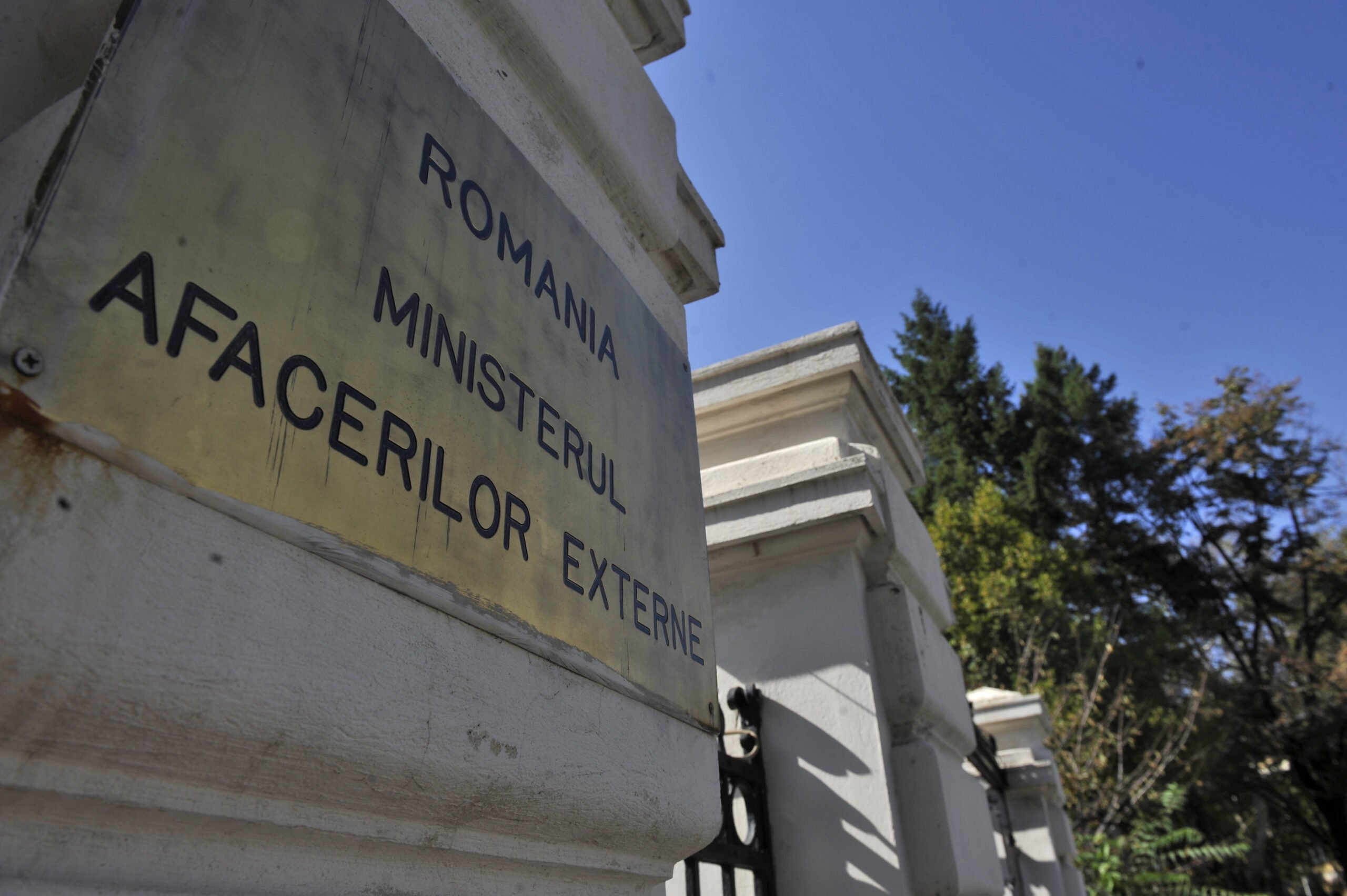 MAE: Siguranța românilor din regiune, prioritate zero București – Ministerul Afacerilor Externe (MAE) monitorizează cu atenție situația cetățenilor români din regiunile aflate în tensiune, asigurând că siguranța acestora este prioritară