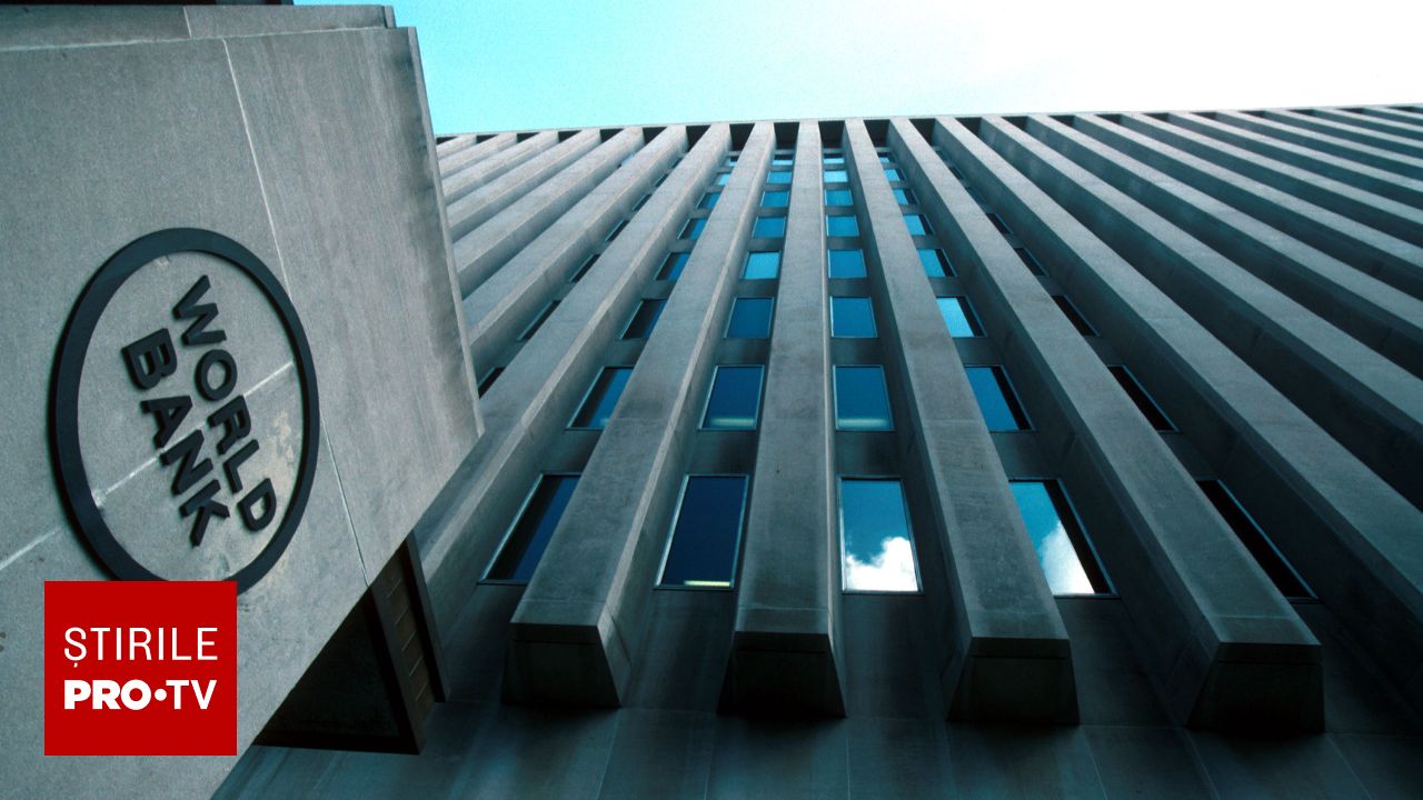 Banca Mondială își schimbă foaia: politica industrială, din nou în atenție Banca Mondială își reconsideră poziția față de politica industrială, un concept care a fost privit cu scepticism de zeci de ani