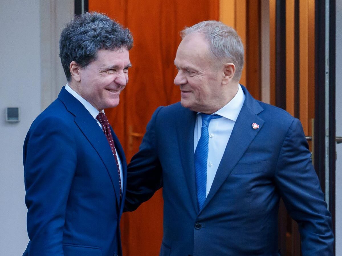 Dialog la nivel înalt între Nicușor Dan și premierul polonez Donald Tusk Primarul general al capitalei, Nicușor Dan, a avut o întrevedere cu premierul Poloniei, Donald Tusk, în cadrul căreia au fost abordate subiecte cruciale pentru România și Polonia, cu accent pe securitatea europeană și dezvoltarea legăturilor economice