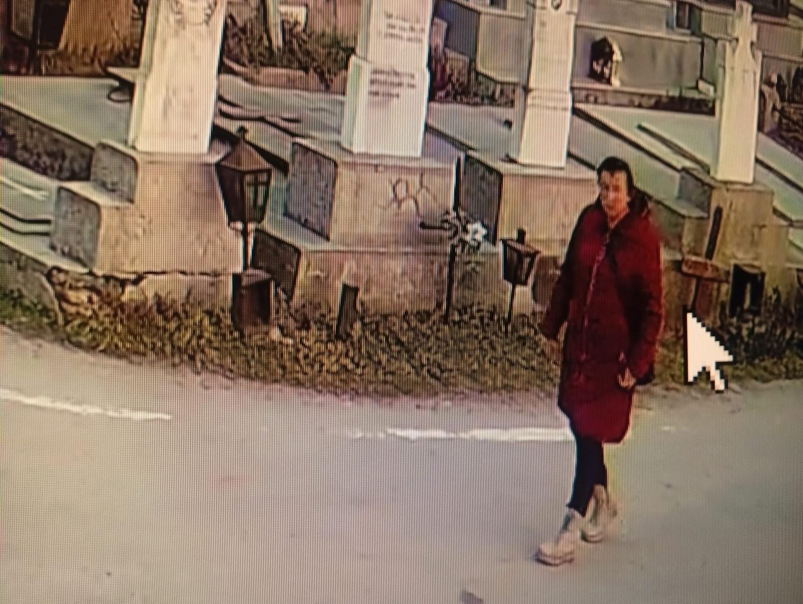 Profanarea mormântului lui Ilie Balaci: O femeie din Craiova, identificată de poliție O femeie în vârstă de 54 de ani din Craiova a fost identificată de polițiști ca fiind suspecta în cazul profanării mormântului fostului fotbalist Ilie Balaci, conform informațiilor furnizate de Inspectoratul de Poliție Județean (IPJ) Dolj
