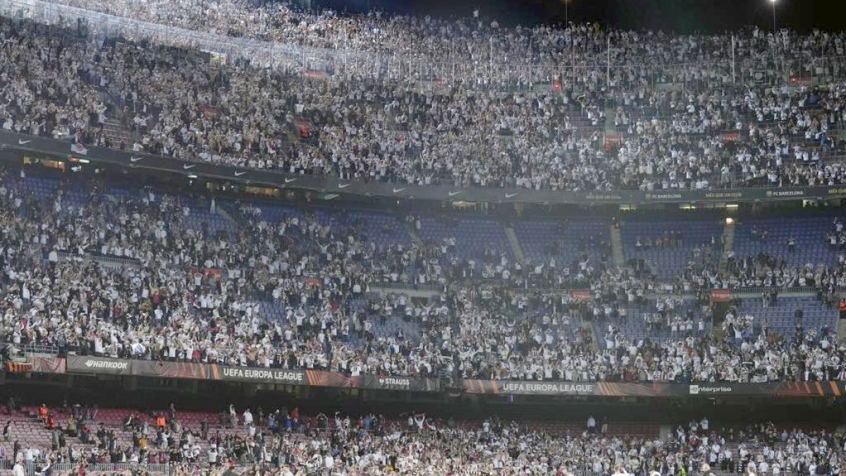 Barcelona suspendă vânzarea de bilete pentru meciul cu Newcastle din cauza riscului de securitate Barcelona a oprit temporar vânzarea de bilete pentru meciul retur din optimile de finală ale Ligii Campionilor, împotriva echipei Newcastle United, programat pe 18 februarie