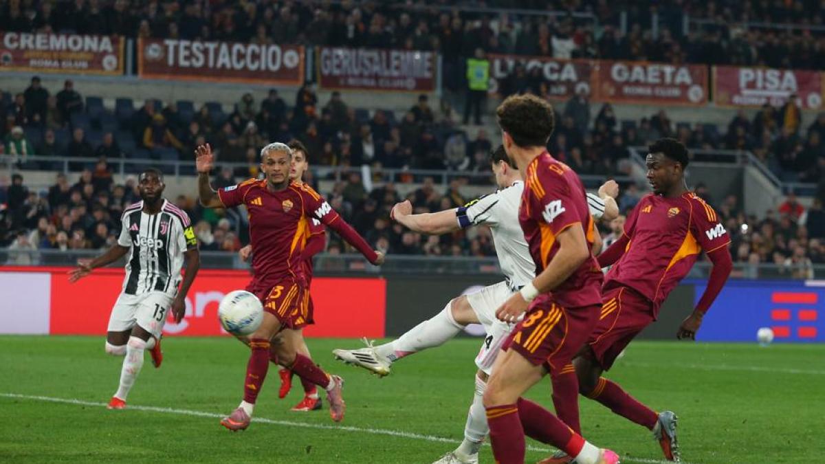 Juve smulge un egal spectaculos în deplasarea de la Roma, scor 3-3 Meciul direct pentru un loc de Champions League dintre AS Roma și Juventus s-a încheiat cu un rezultat de egalitate spectaculos, 3-3, pe stadionul Olimpic
